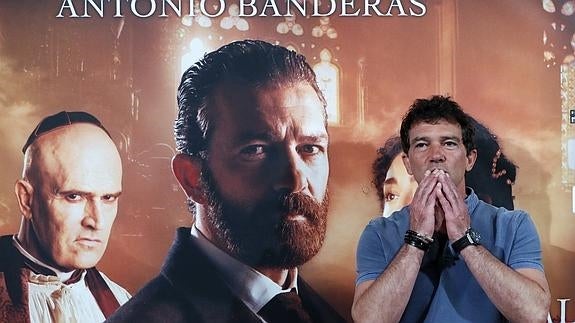 Banderas se mete en la cueva