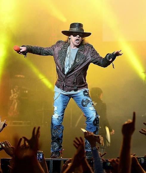 Axl Rose afronta como «un reto» su debut con AC/DC