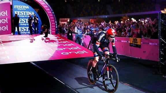 Tom Dumoulin, primer líder