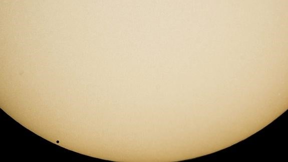 Mercurio pasa por delante del Sol