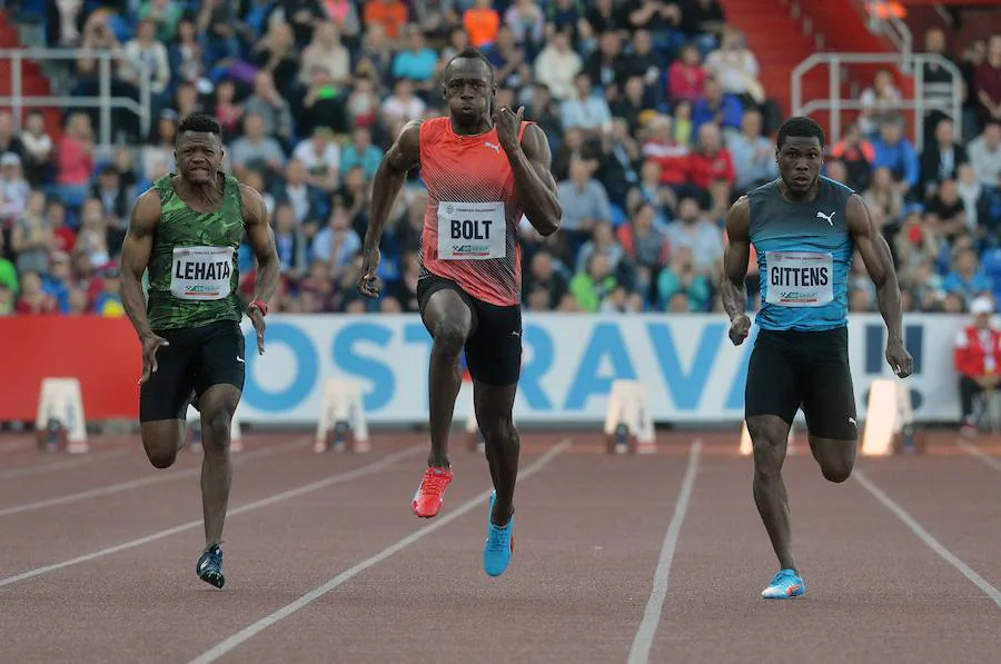 Bolt envía un aviso a Gatlin bajando de los diez segundos en Ostrava