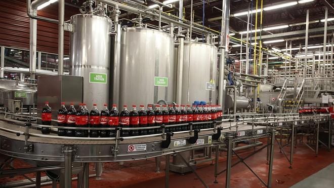 Coca-Cola podría interrumpir su producción en Venezuela por falta de azúcar