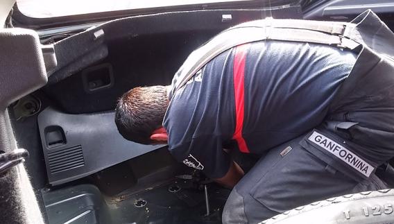 Rescatan a un bebé del interior de un vehículo en Granada tras olvidar los padres las llaves en el maletero