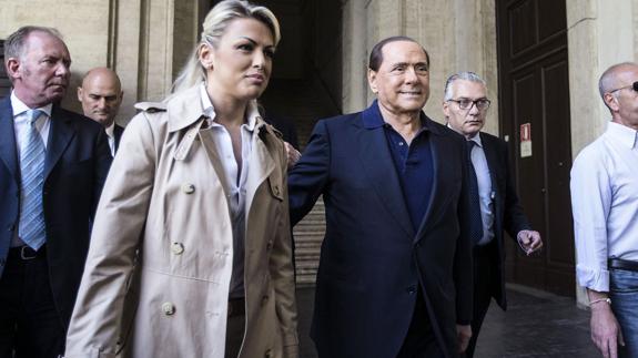 Concluye «sin complicaciones» la operación de corazón de Berlusconi