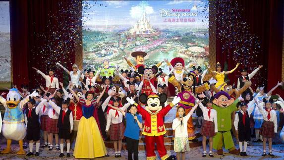 Abre el primer parque de atracciones de Disney en China