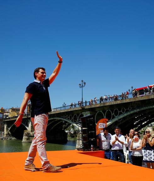 Rivera apela a los indecisos para evitar que se repita el bloqueo del 20-D