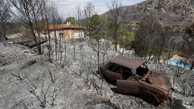 El incendio de Carcaixent, ya estabilizado, ha quemado 2.200 hectáreas