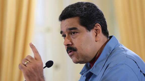 Maduro dice tener pruebas de que la oposición financia las protestas violentas