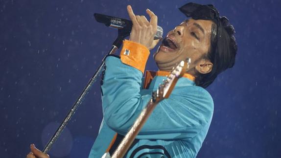Prince perdió la consciencia en un vuelo días antes de su muerte