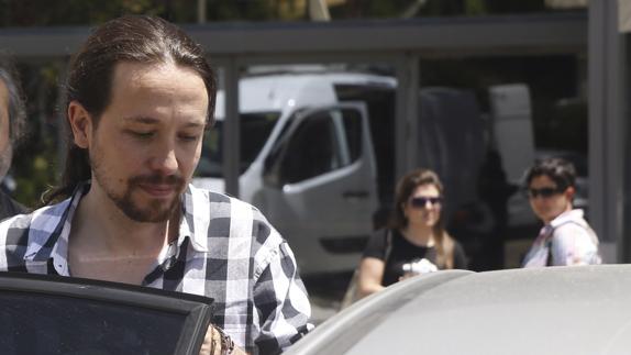 Iglesias no se plantea dimitir y pide calma para determinar las causas del revés de Podemos