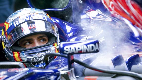 Carlos Sainz seguirá con Toro Rosso en 2017