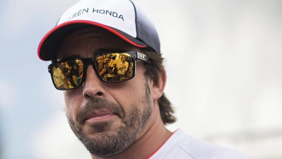 Alonso, de visita y poco más en casa de Red Bull