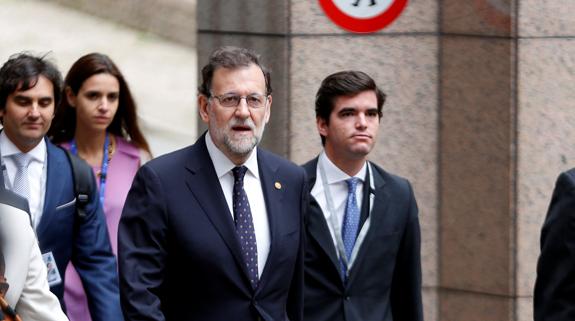 Rajoy inicia con Coalición Canaria su ronda de contactos para formar Gobierno