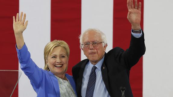 Sanders respalda a Clinton tras meses de enconada disputa