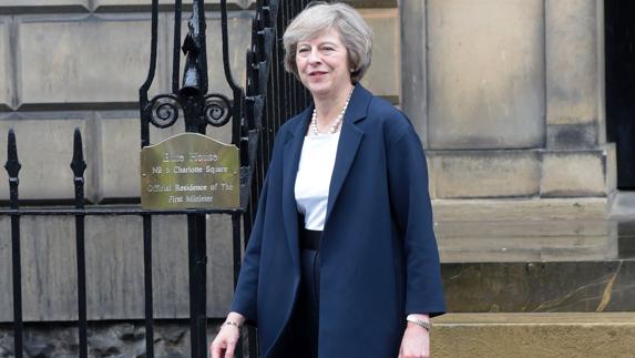 May insiste en que no activará el proceso de salida de la UE hasta fijar la postura británica