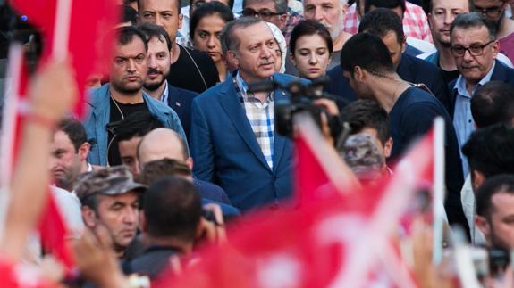 Erdogan certifica la derrota total de los golpistas y agudiza la purga de sus adversarios