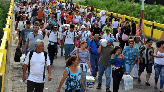 Casi 130.000 venezolanos se abastecen de víveres en Colombia