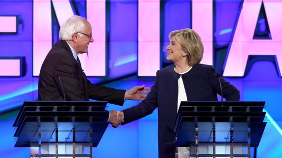 Sanders pide el voto para Clinton y advierte de que Trump «es un peligro para el país»