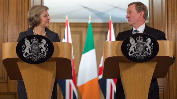 May y Kenny abogan por preservar la libertad de movimiento entre Reino Unido e Irlanda