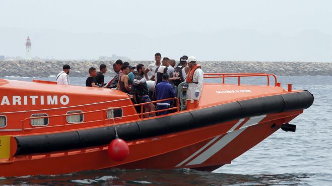 Rescatados 118 inmigrantes magrebíes cerca de las costas de Almería, Alicante y Murcia