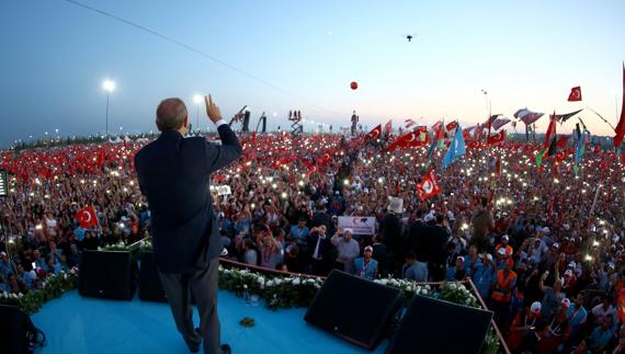 Erdogan congrega a un millón de personas y propone instaurar la pena de muerte