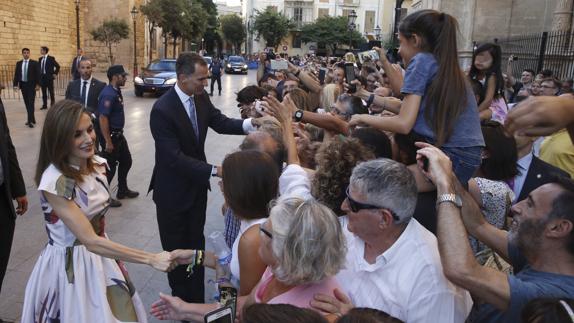 Los Reyes amplían su apertura a la sociedad balear en su recepción anual