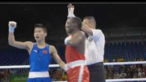 Un boxeador chino celebra la 'victoria' antes de tiempo