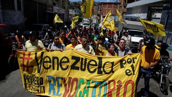 La oposición pide la fecha del revocatorio de Maduro y ratifica la movilización en Caracas