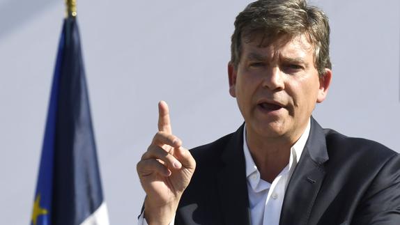 Montebourg se declara candidato a presidente y pide a Hollande que se retire