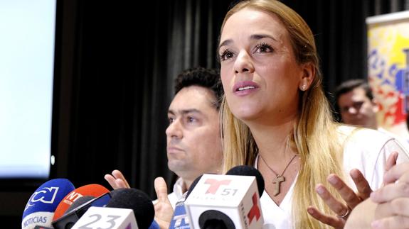 La mujer de Leopoldo López denuncia amenazas de muerte contra el opositor en prisión