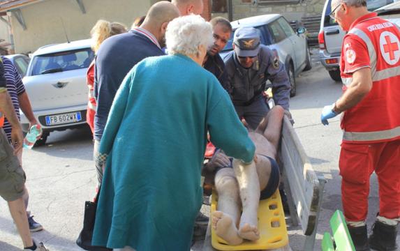 Italia se prepara para enterrar a los 281 muertos del terremoto