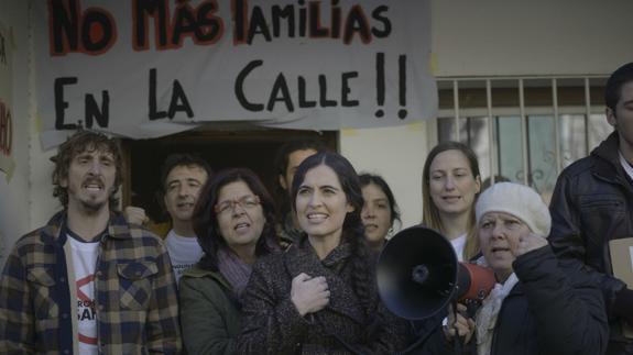 Eduard Cortés pone «música, luz y poesía» al drama de los desahucios