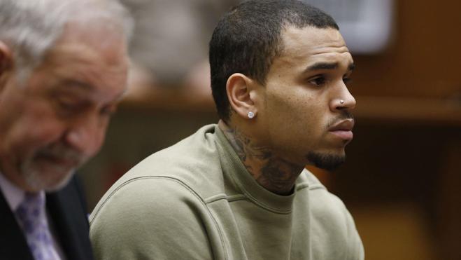 Detienen a Chris Brown como sospechoso de amenazar a una mujer con un arma