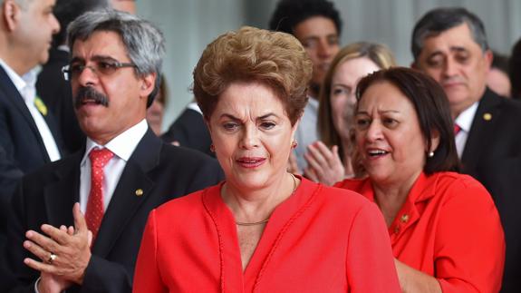 Rousseff acusa al Senado de consumar un golpe de Estado