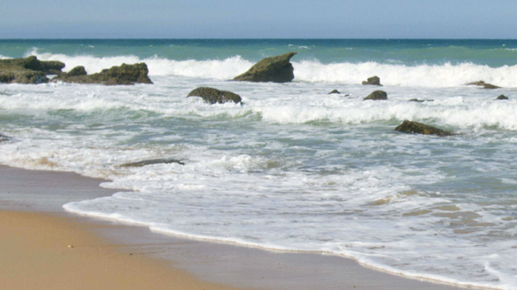 Fallece una mujer en una playa de Cádiz a causa de un desprendimiento