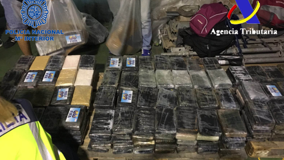 Incautados 900 kilos de cocaína camuflados en cajas de bananas