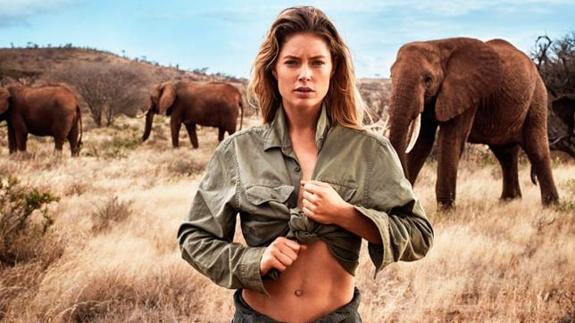 Doutzen Kroes arrasa en las redes para salvar a los elefantes