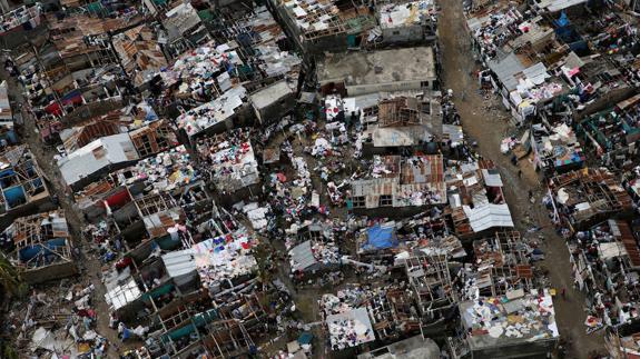 El huracán Matthew llega a Florida tras dejar 264 muertos en Haití