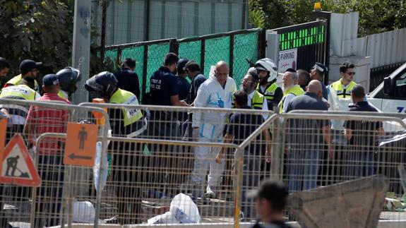 Un palestino mata a dos personas y deja heridas a otras cinco en Jerusalén