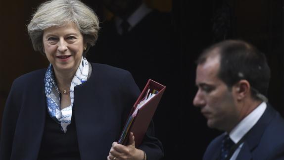 La libra sube después del anuncio de May de someter el 'Brexit' al Parlamento