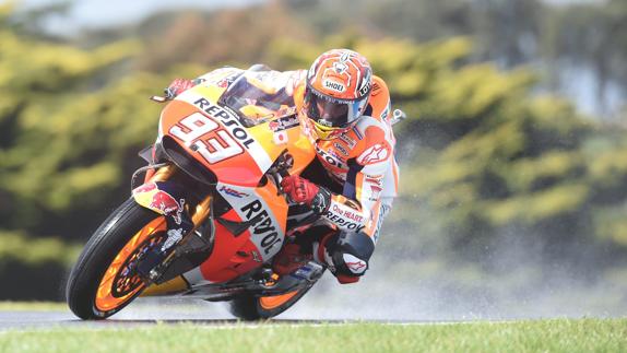 Márquez se impone en un día para listos y valientes