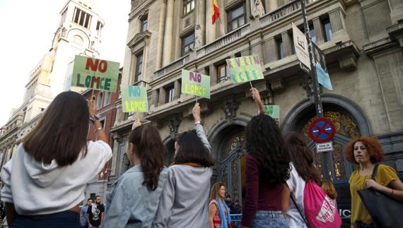 Padres y alumnos logran un seguimiento notable en la huelga contra las reválidas