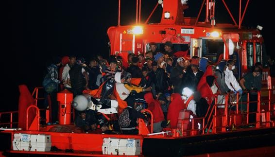 Rescatadas 109 personas de 6 pateras localizadas en el mar de Alborán y Cabo de Palos