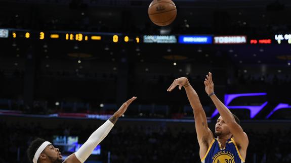 Curry acaba con su idilio desde el triple