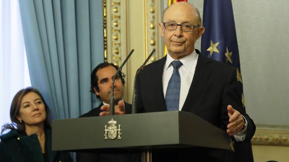 Montoro presentará en «días» el techo de gasto