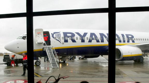 Ryanair anuncia 3.500 puestos en Europa e iniciará un proceso de selección en España