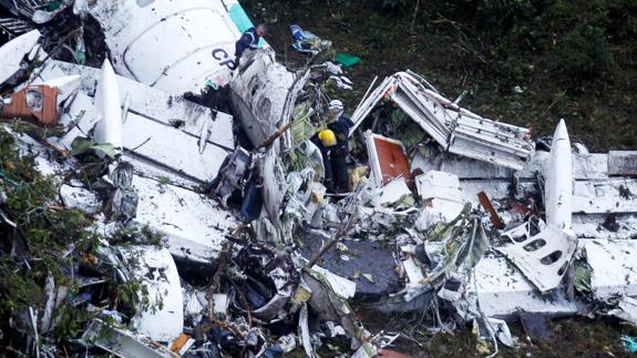 El piloto del avión informó del fallo eléctrico y de la falta de combustible