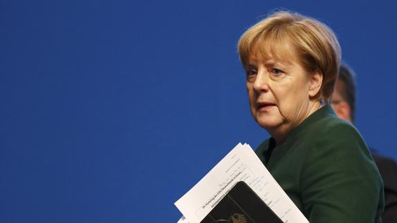 Los conservadores alemanes optan por un giro a la derecha no asumible por Merkel