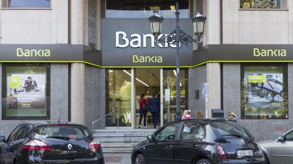 La CE insiste a España en que debe completar la privatización de Bankia y BMN