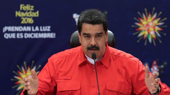 Maduro ordena retirar los billetes de 100 bolívares para hacer frente a las «mafias colombianas»